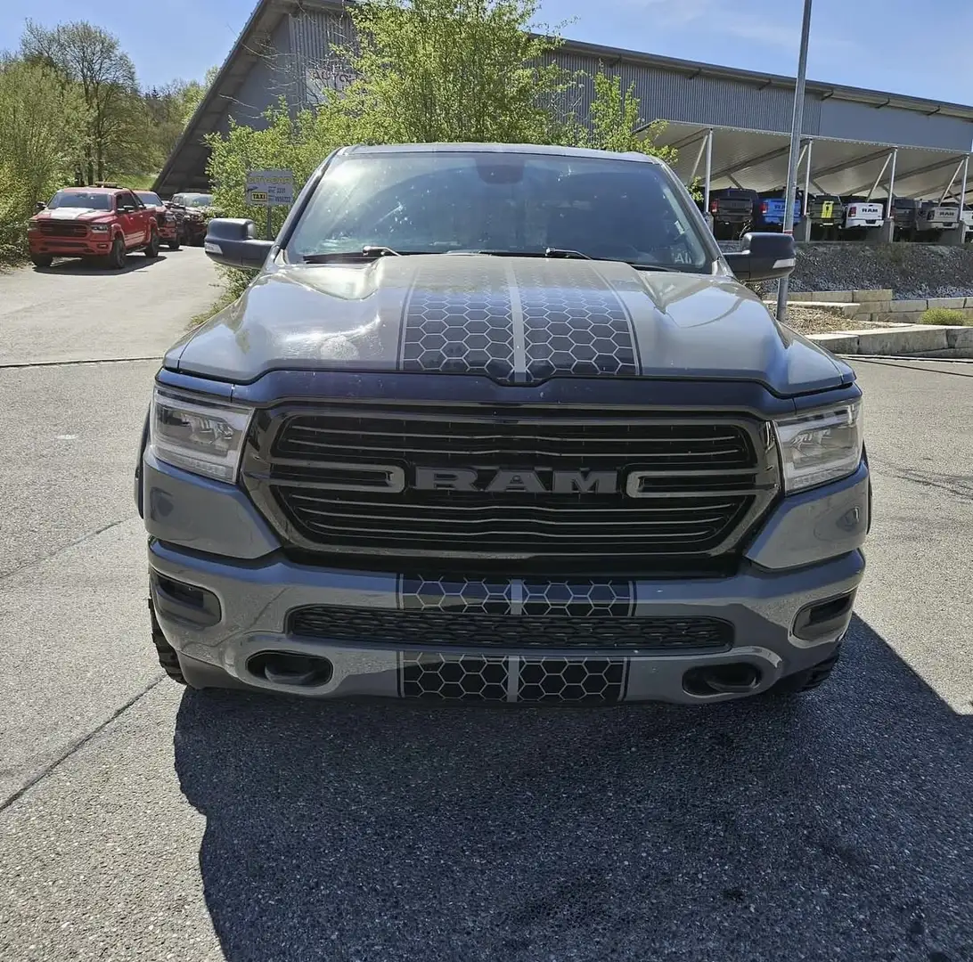 Dodge RAM 1500 hemi v8 5.7 big horn Gris - 1