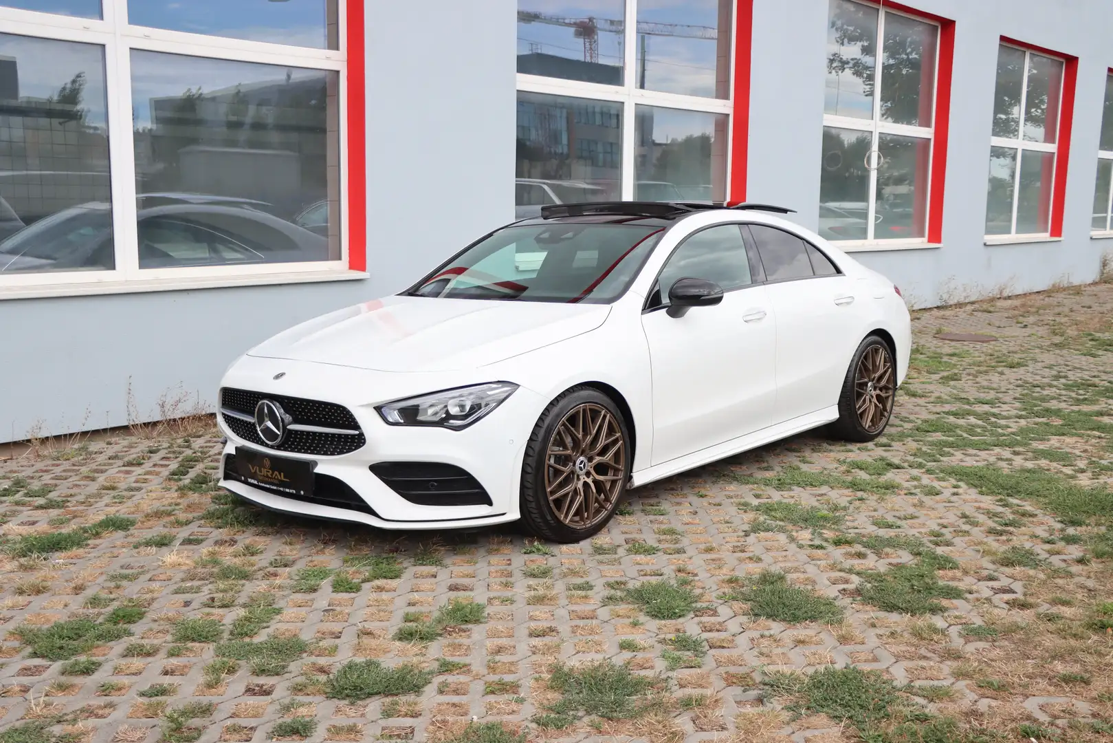 Mercedes-Benz CLA 180 d AMG-Line | Panoramadach | Head-Up | Kamera | ACC Weiß - 2
