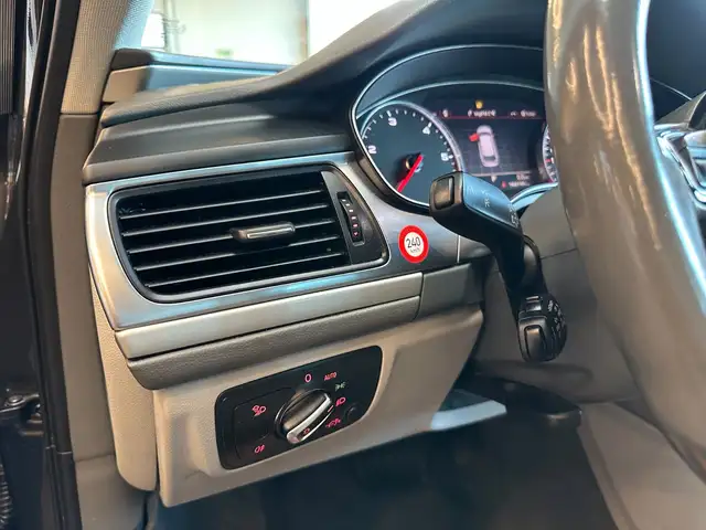 Audi A6 Avant view 11