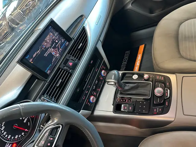 Audi A6 Avant view 12