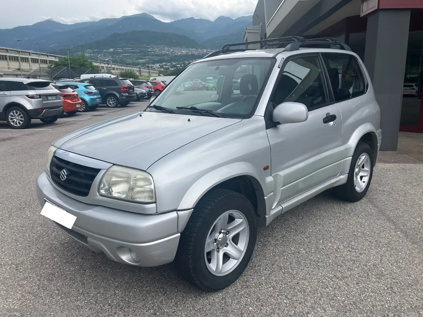 Suzuki Grand Vitara 1.6i 16V 3p. Szary - 2