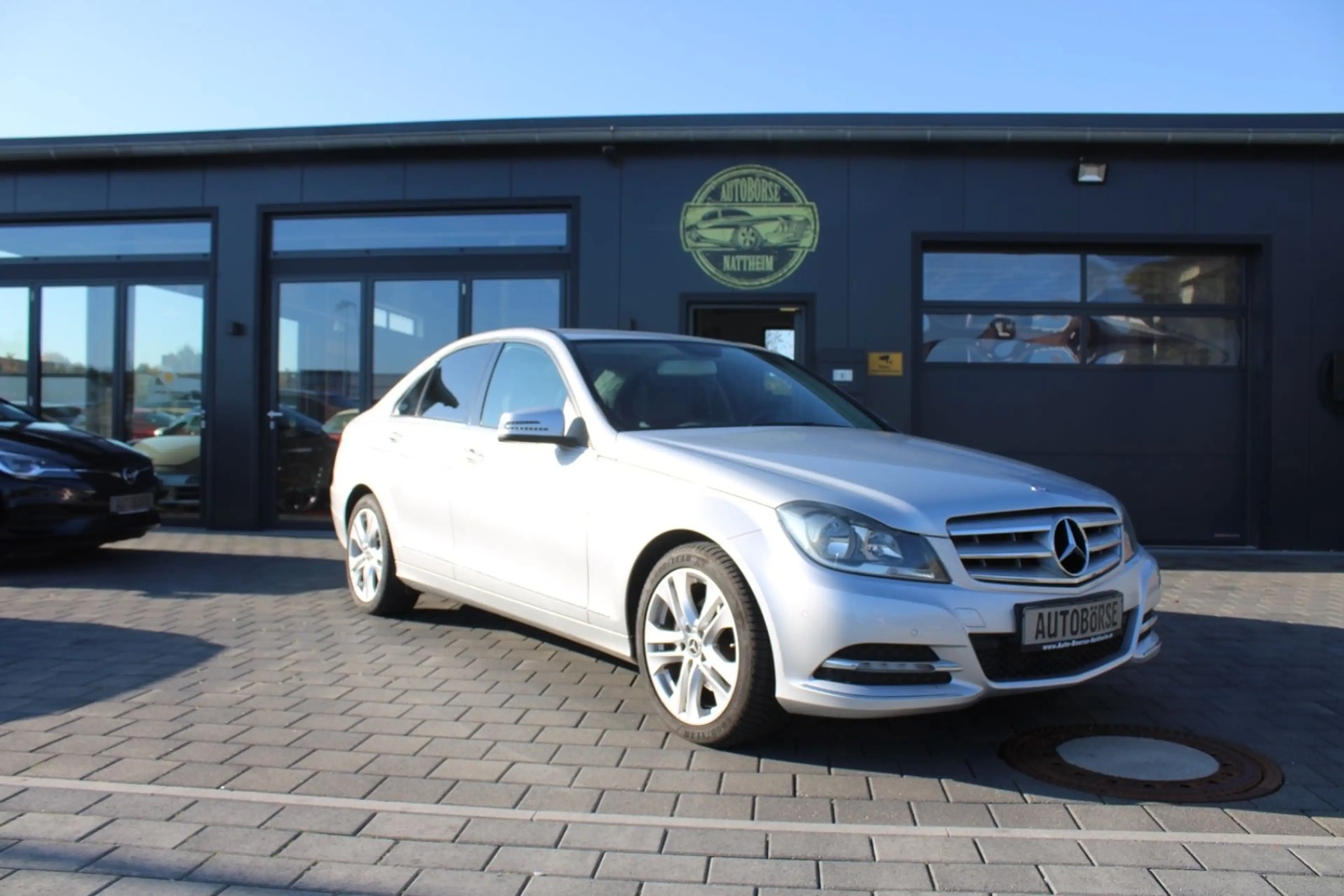 Mercedes-Benz C 200 Limousine CGI BlueEfficiency *Avantgarde* — photo 2