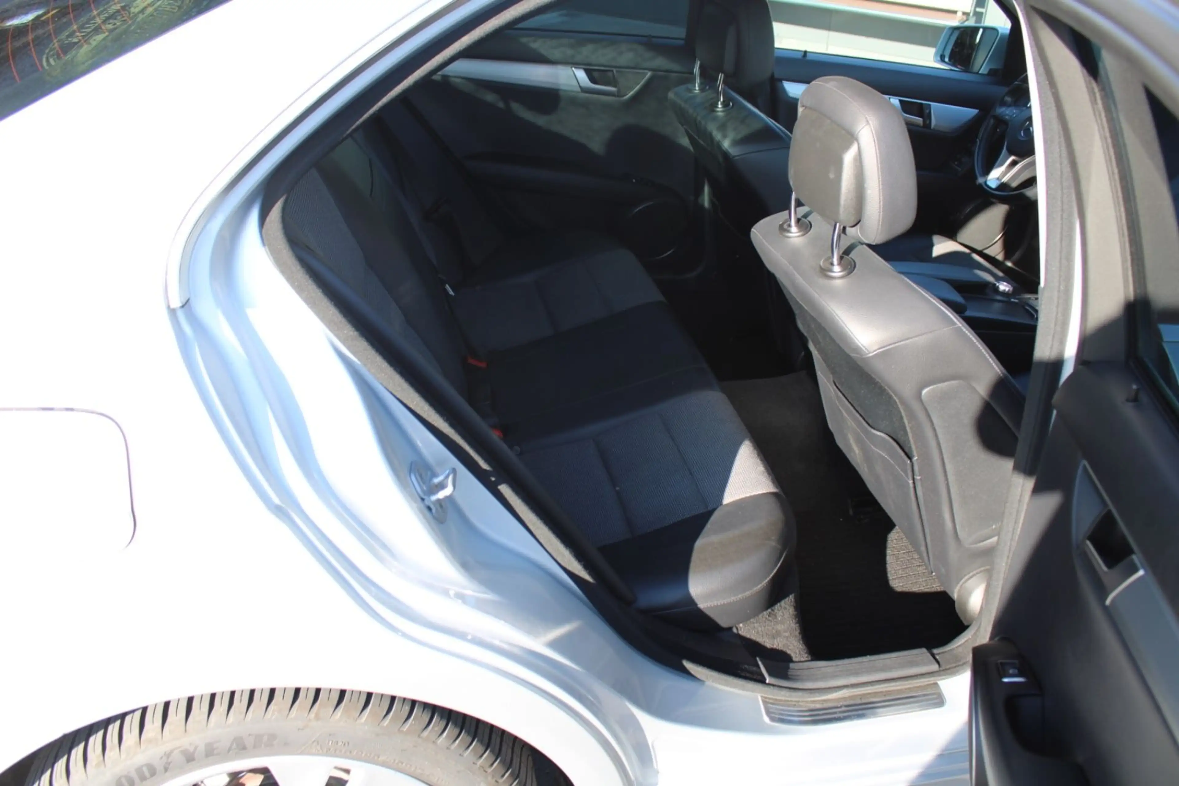Mercedes-Benz C 200 Limousine CGI BlueEfficiency *Avantgarde* — photo 11