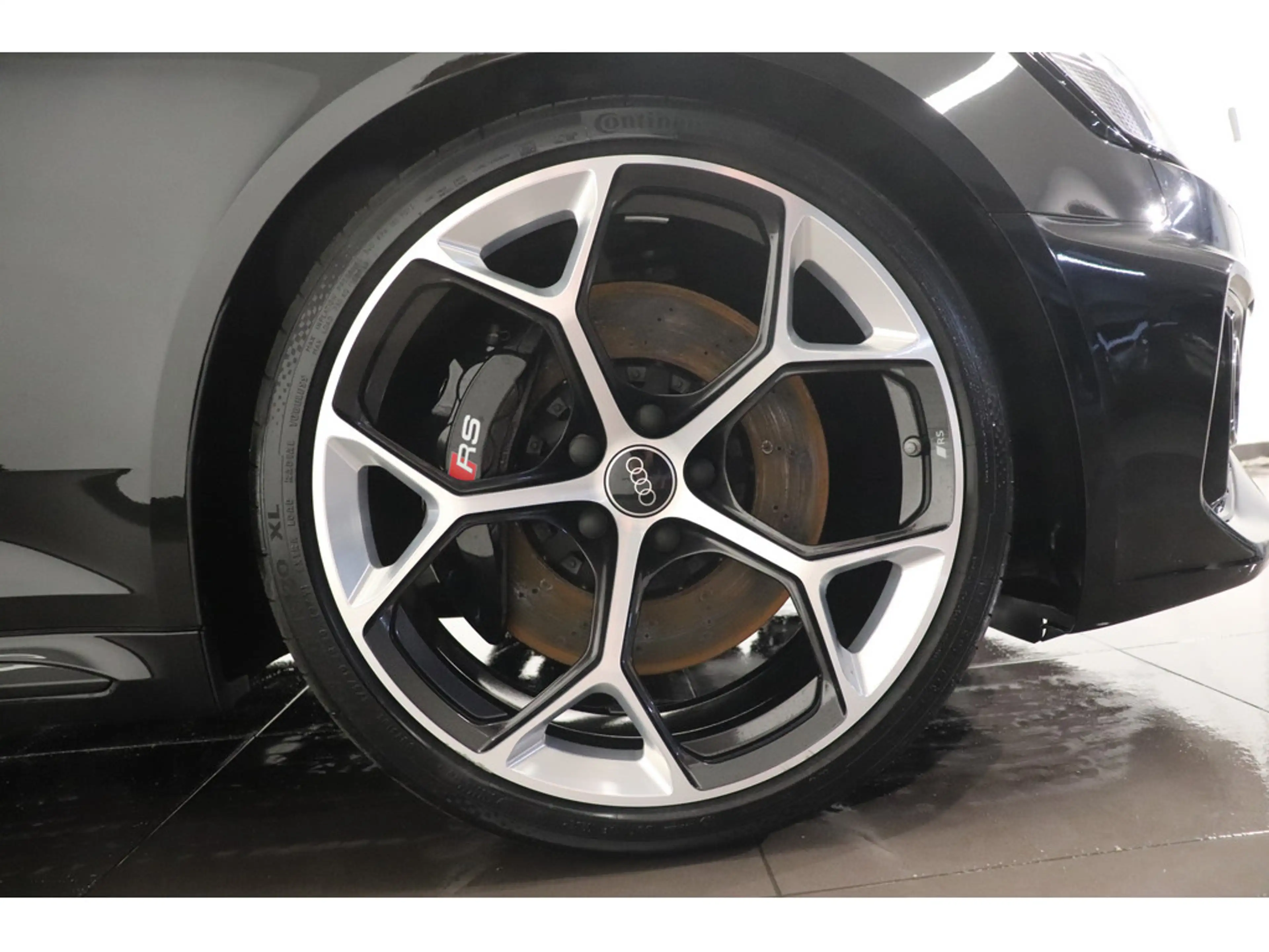 Audi RS4 — photo 5