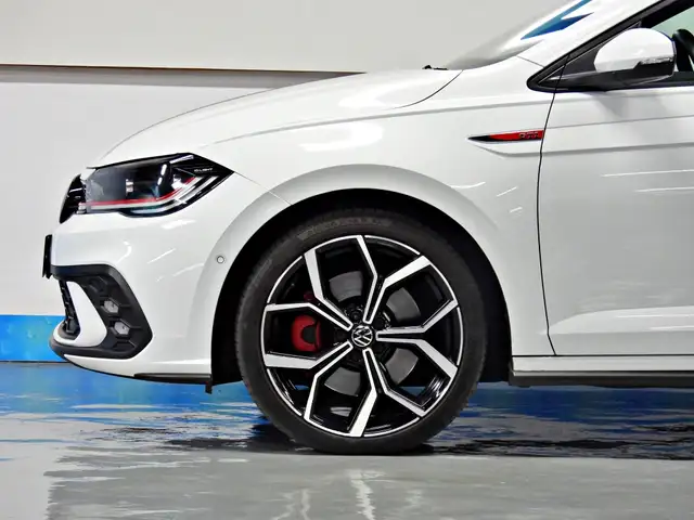 Volkswagen Polo view 3