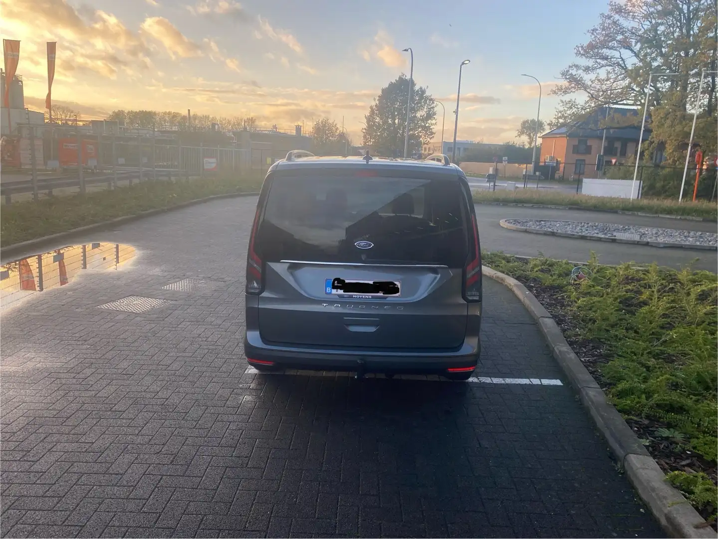 Ford Grand Tourneo Grand Tourneo Connect 1.5 EcoBoost Aut. TITANIUM - 2