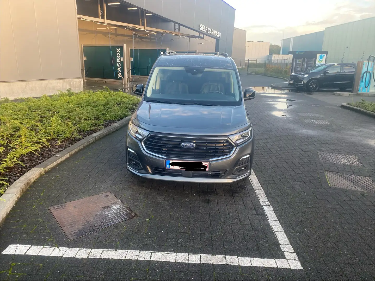 Ford Grand Tourneo Grand Tourneo Connect 1.5 EcoBoost Aut. TITANIUM - 1