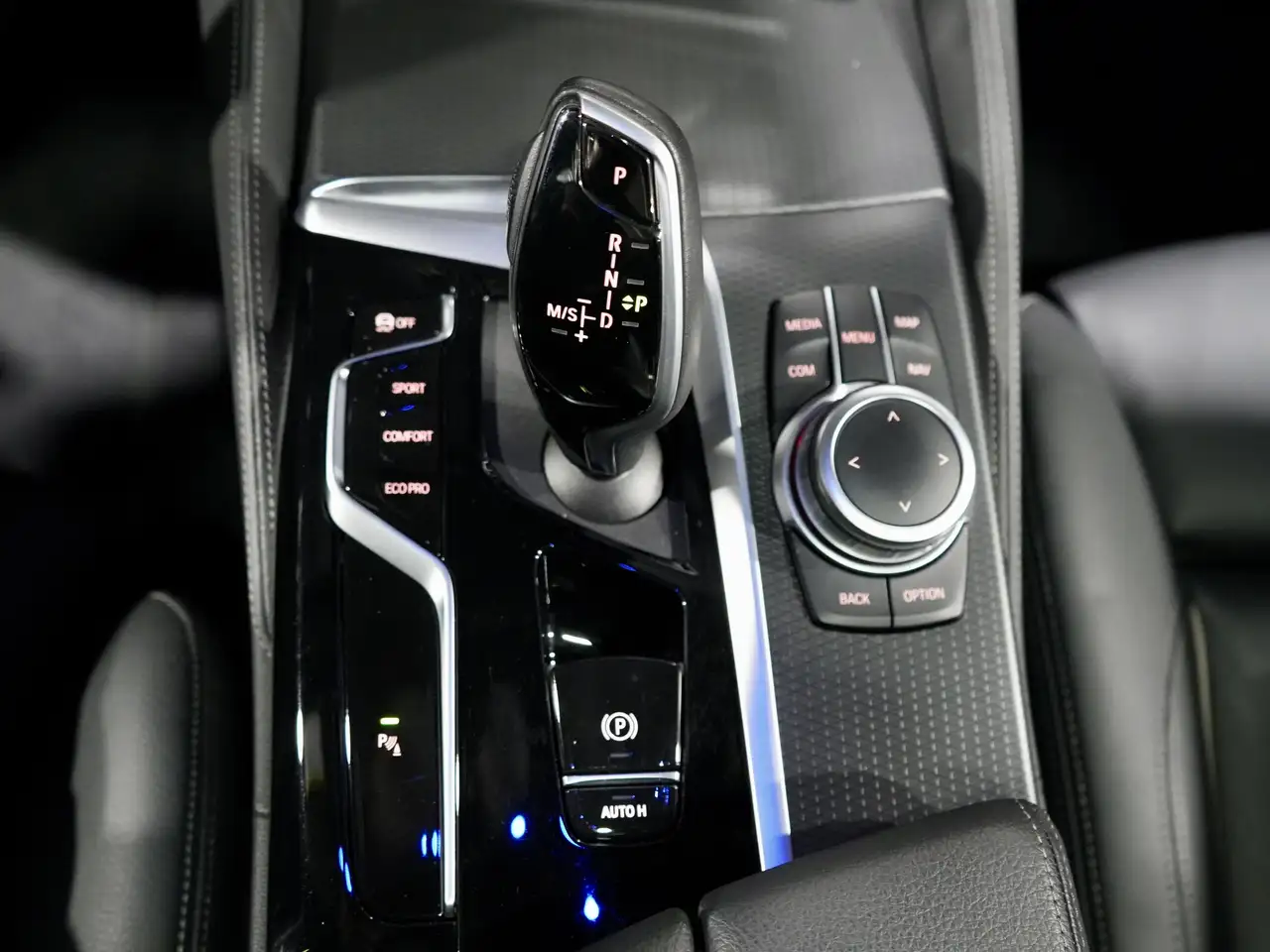 BMW 5 Series снимка BMW 5 Series