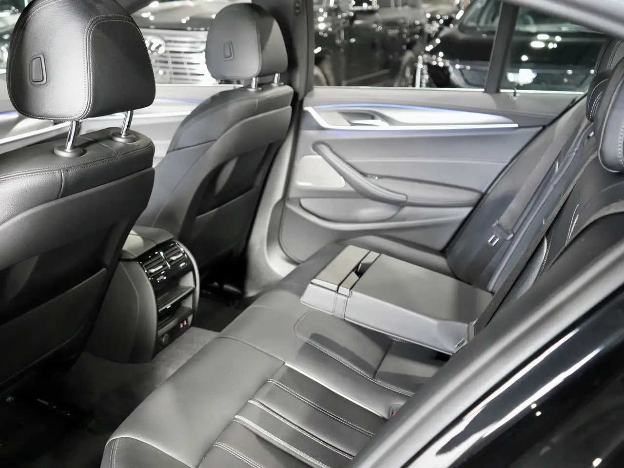 BMW 5 Series снимка BMW 5 Series