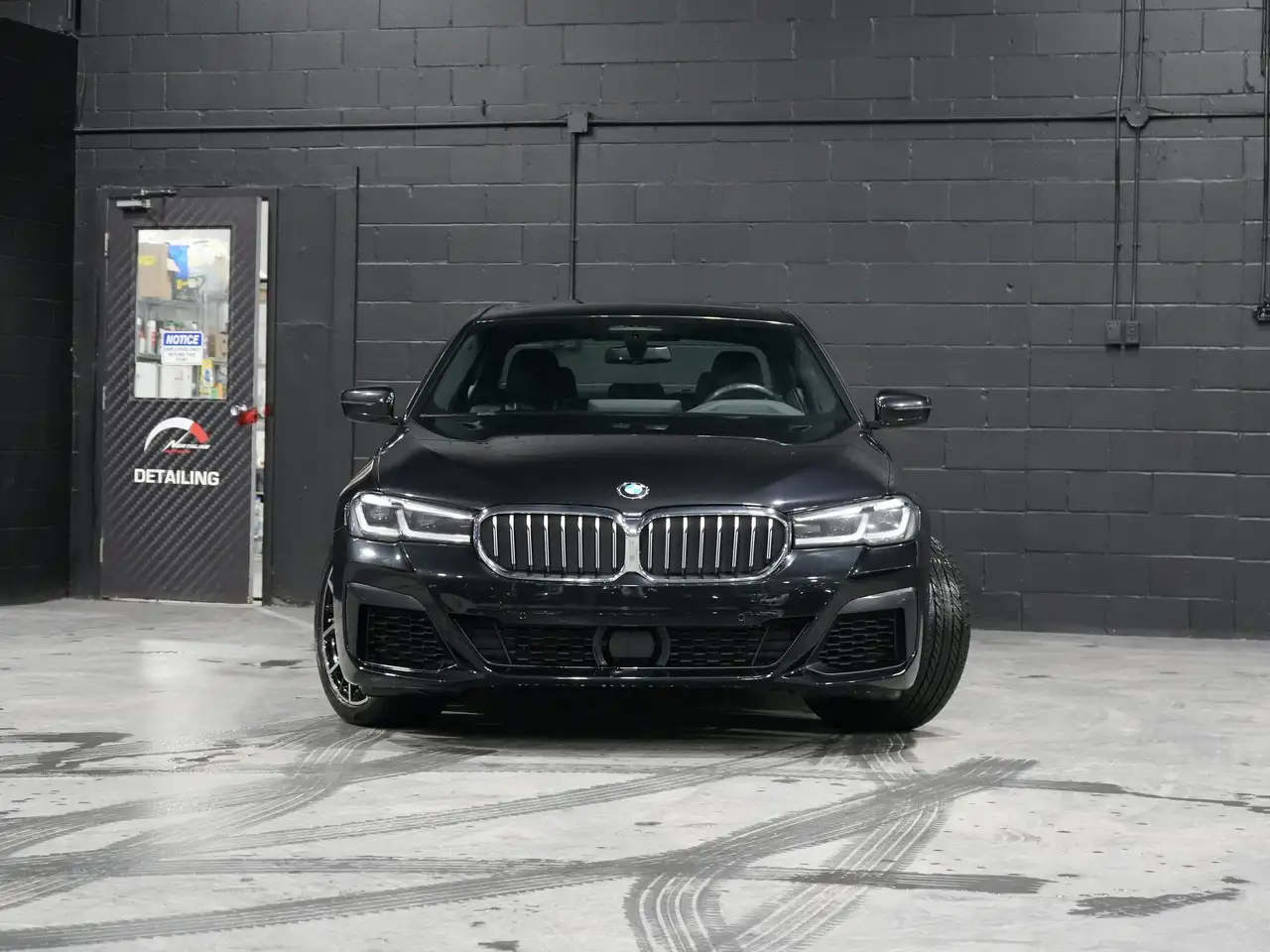BMW 5 Series снимка BMW 5 Series