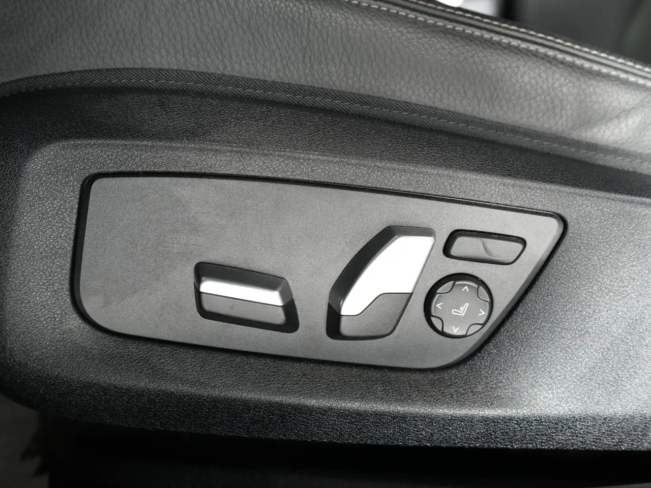 BMW 5 Series снимка BMW 5 Series