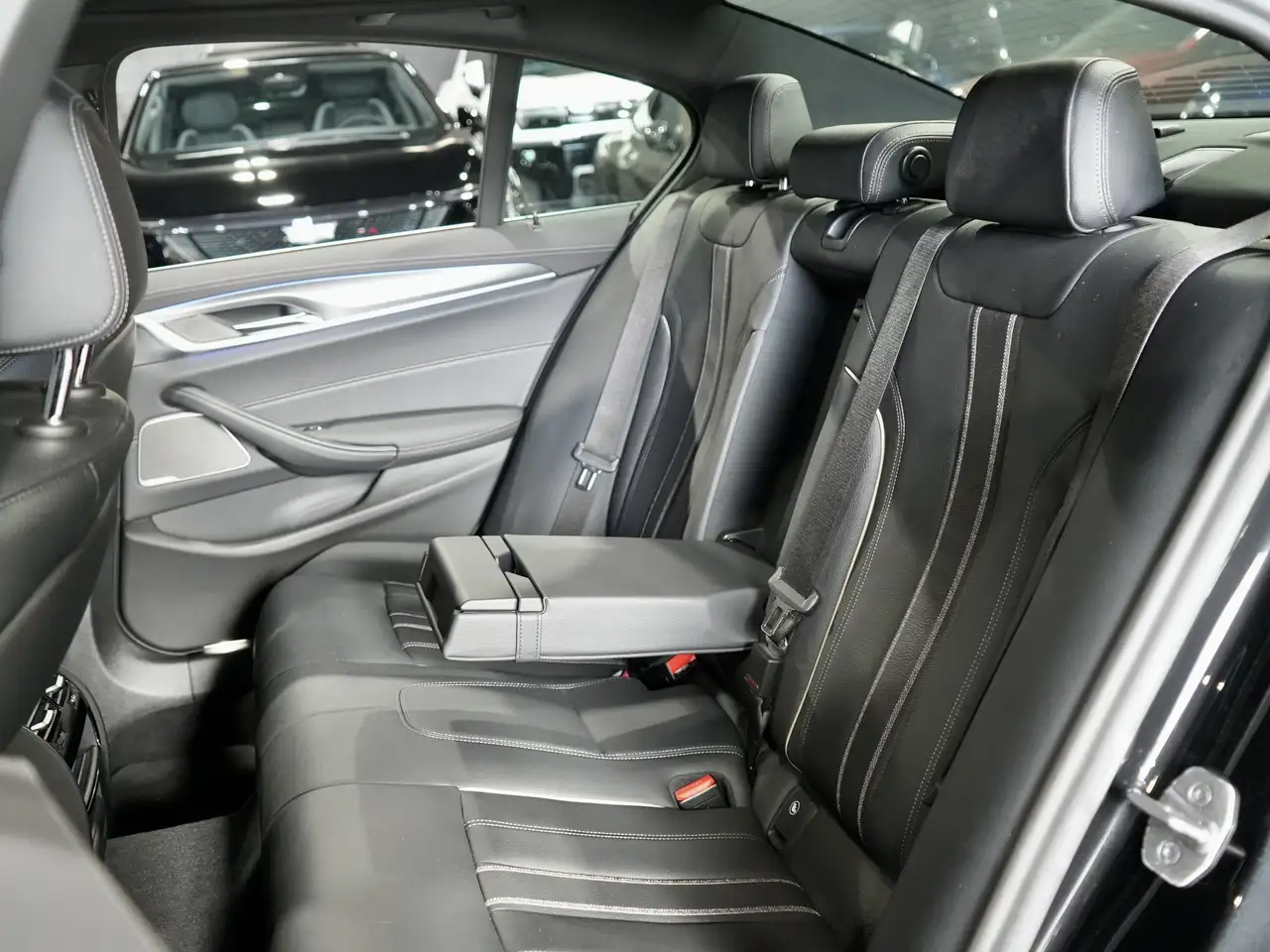 BMW 5 Series снимка BMW 5 Series