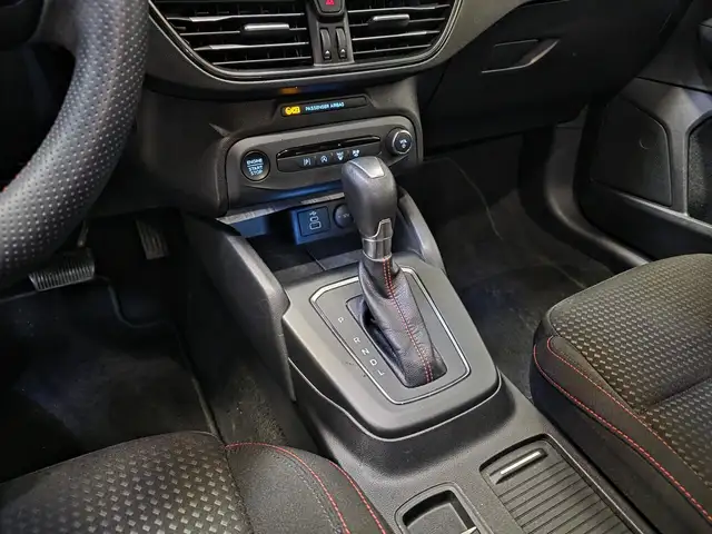 Ford Focus view 12