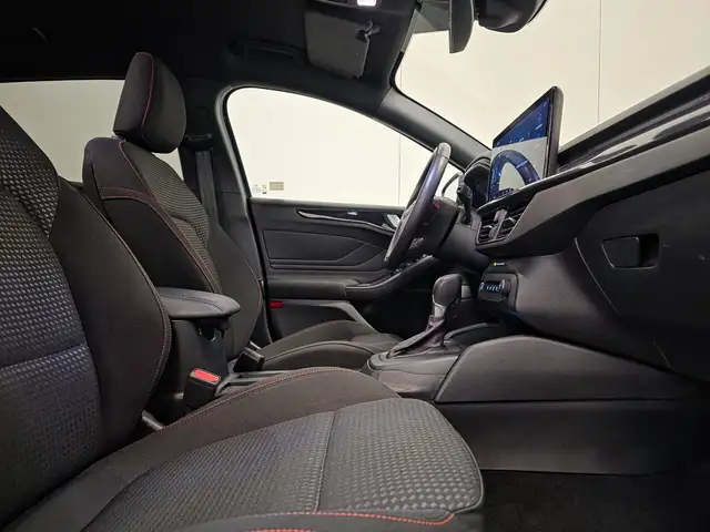 Ford Focus view 2