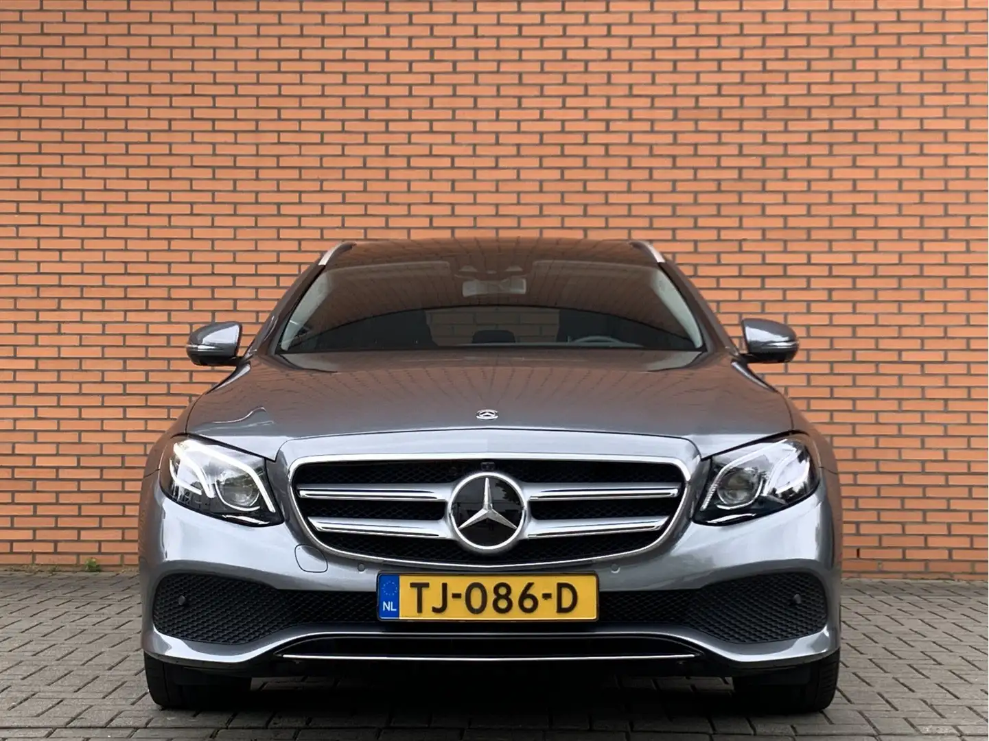 Mercedes-Benz E 350 Estate d Premium Plus l Widescreen l 360° Camera l Grijs - 2