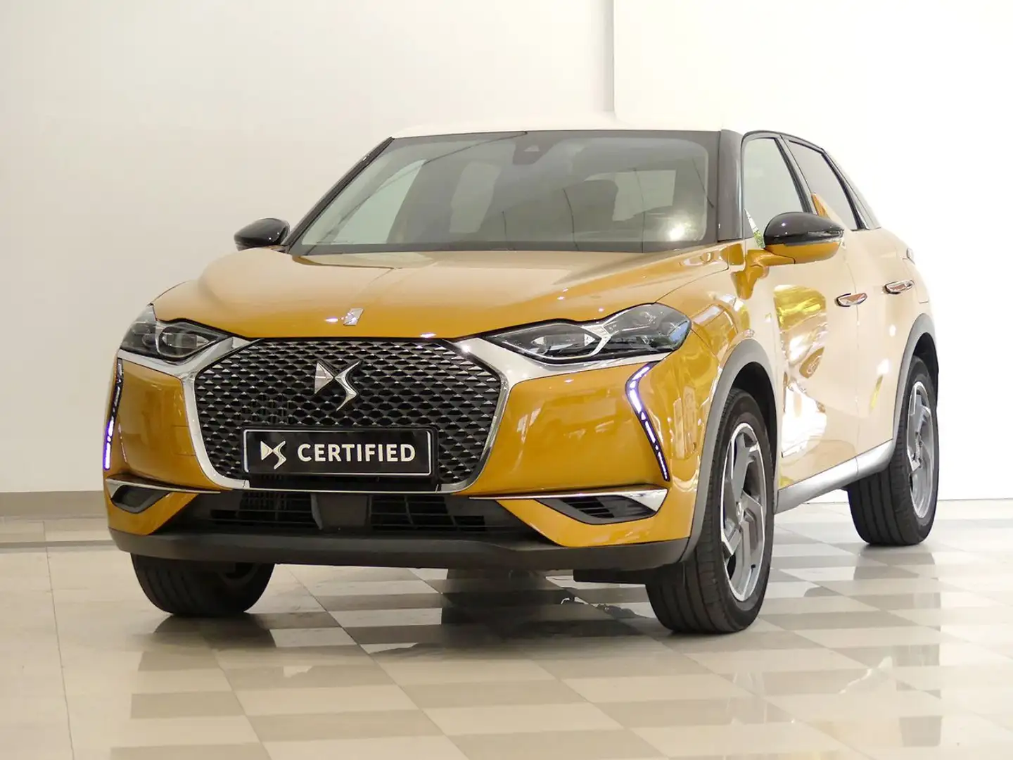 DS Automobiles DS 3 Crossback Puretech Grand Chic 155 EAT8 Yellow - 1