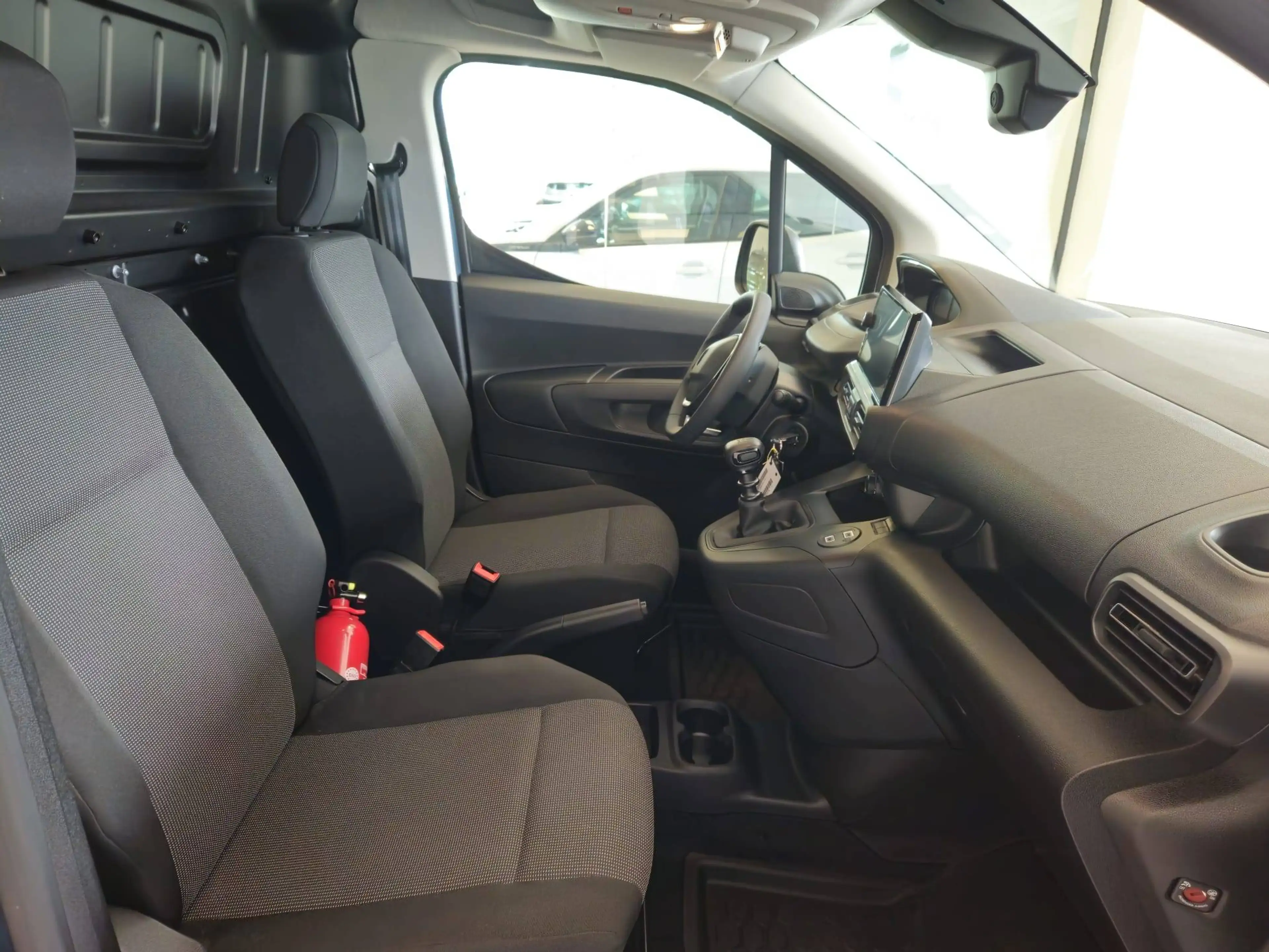 Peugeot Partner 1.2 Turbo benzine 110 PK — photo 8