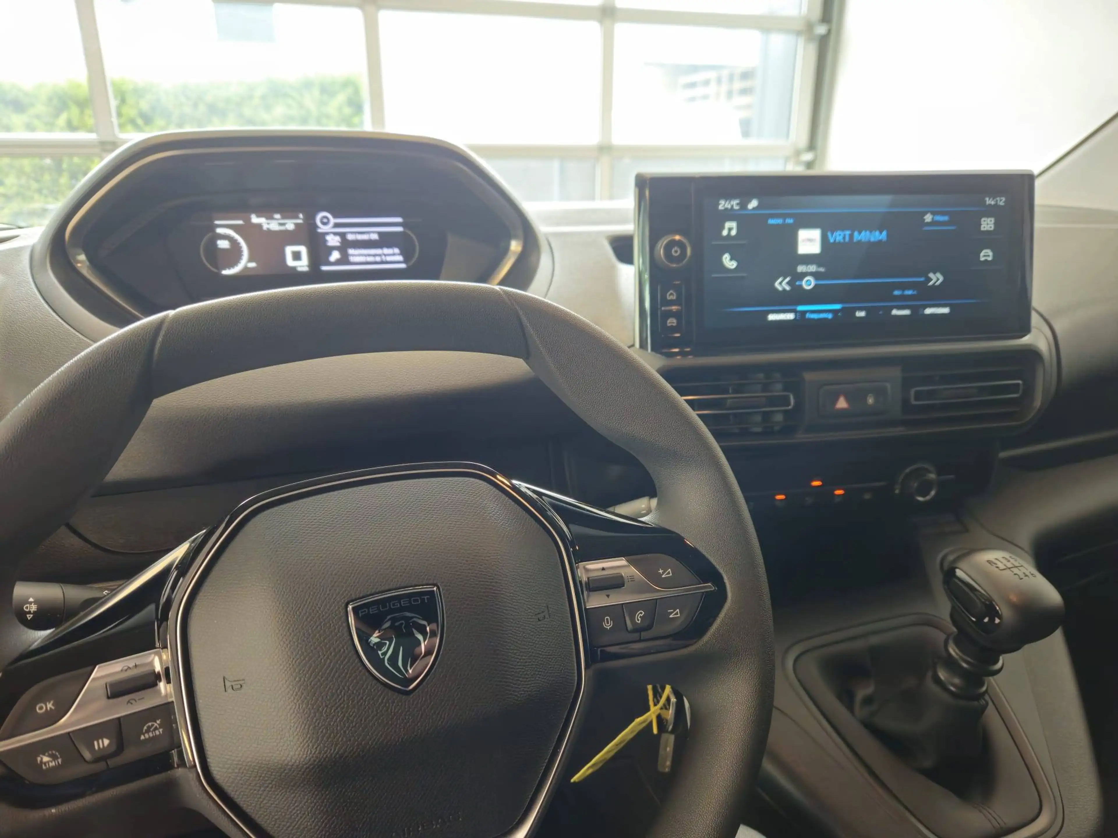 Peugeot Partner 1.2 Turbo benzine 110 PK — photo 9