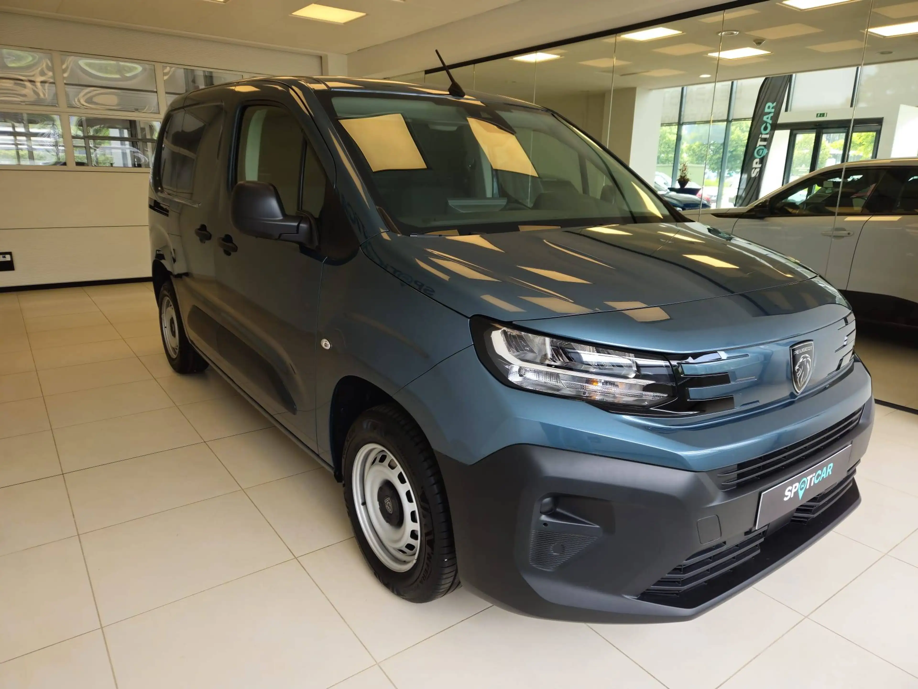 Peugeot Partner 1.2 Turbo benzine 110 PK — photo 3