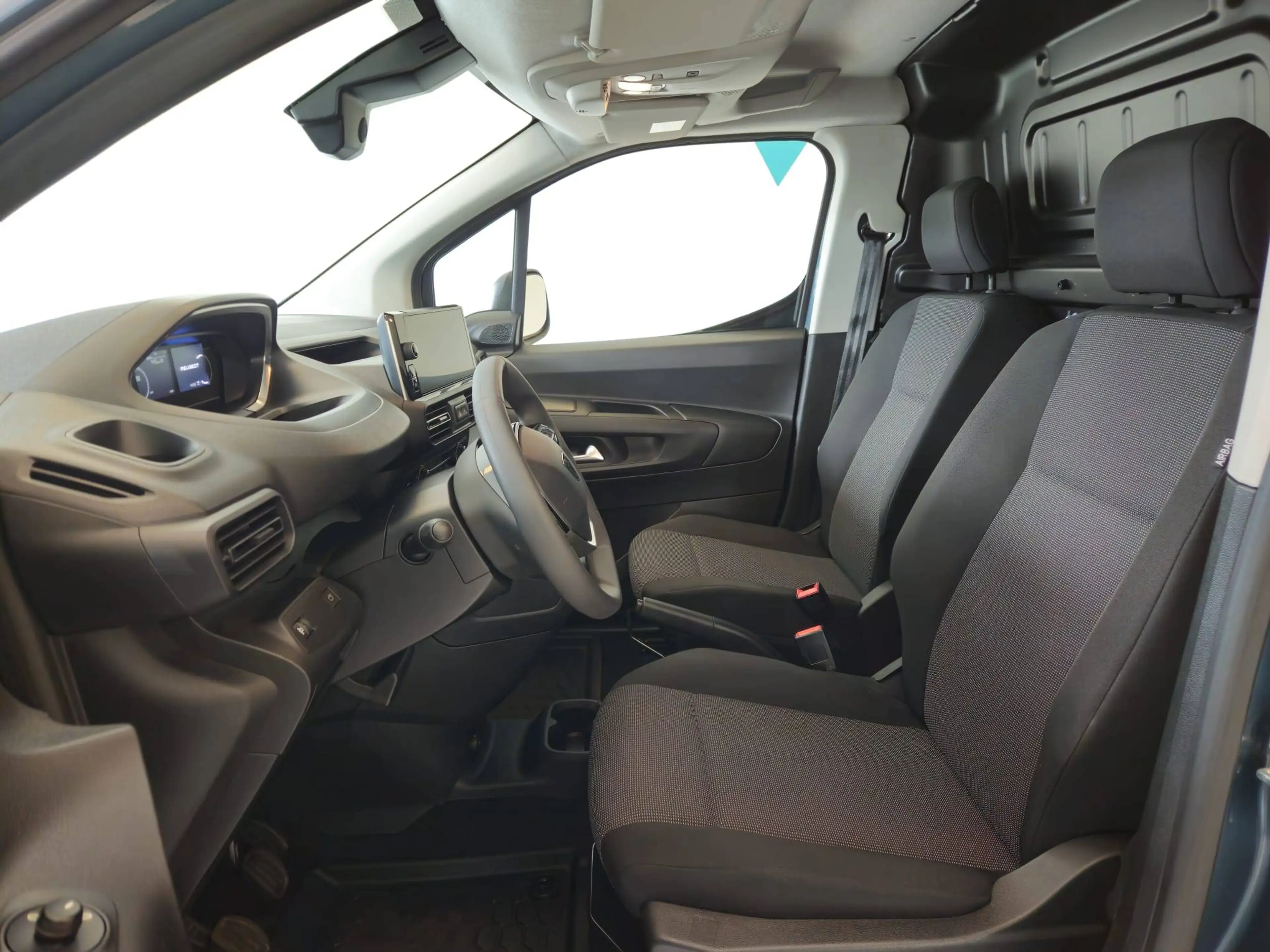 Peugeot Partner 1.2 Turbo benzine 110 PK — photo 7
