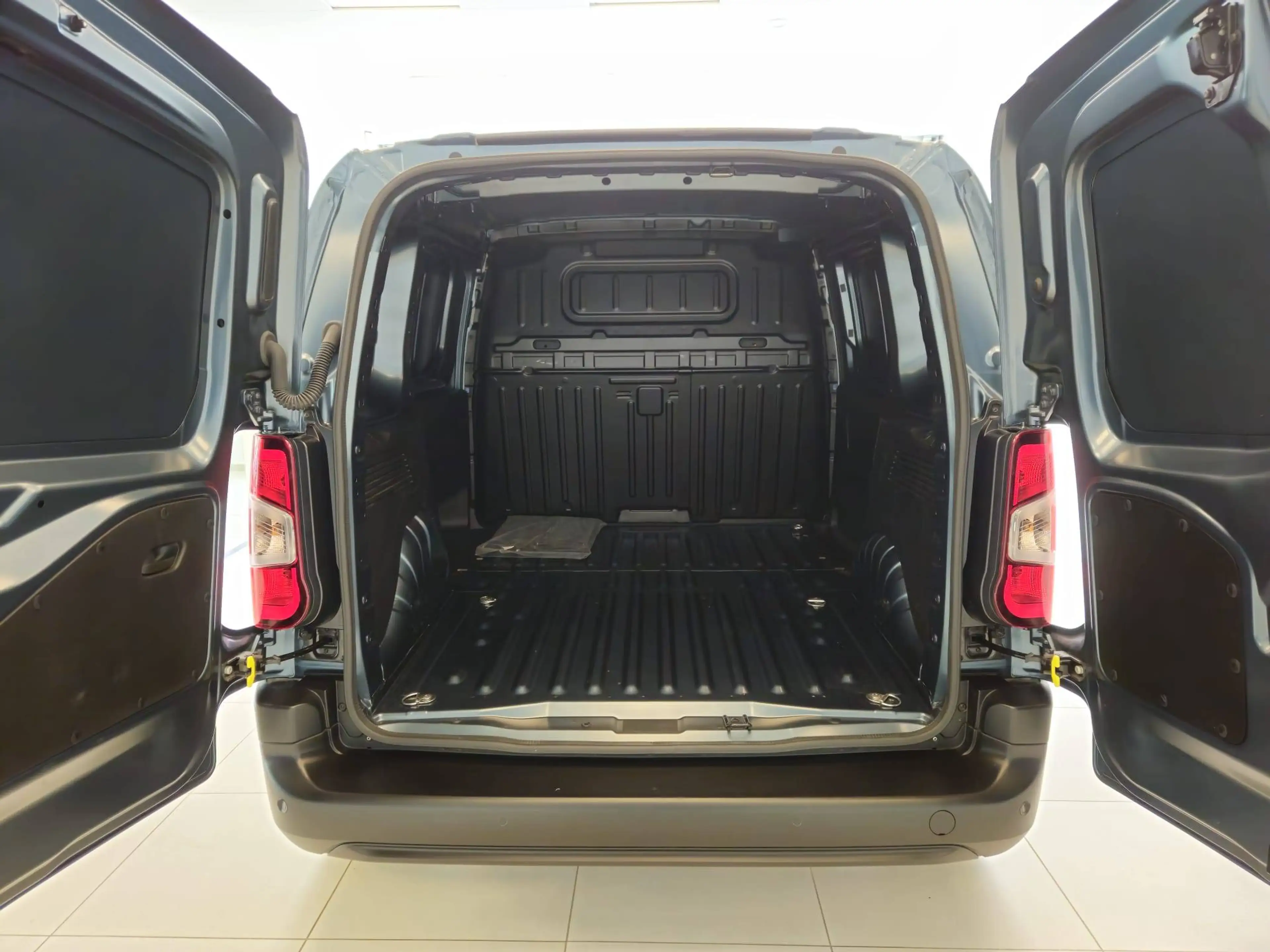 Peugeot Partner 1.2 Turbo benzine 110 PK — photo 11