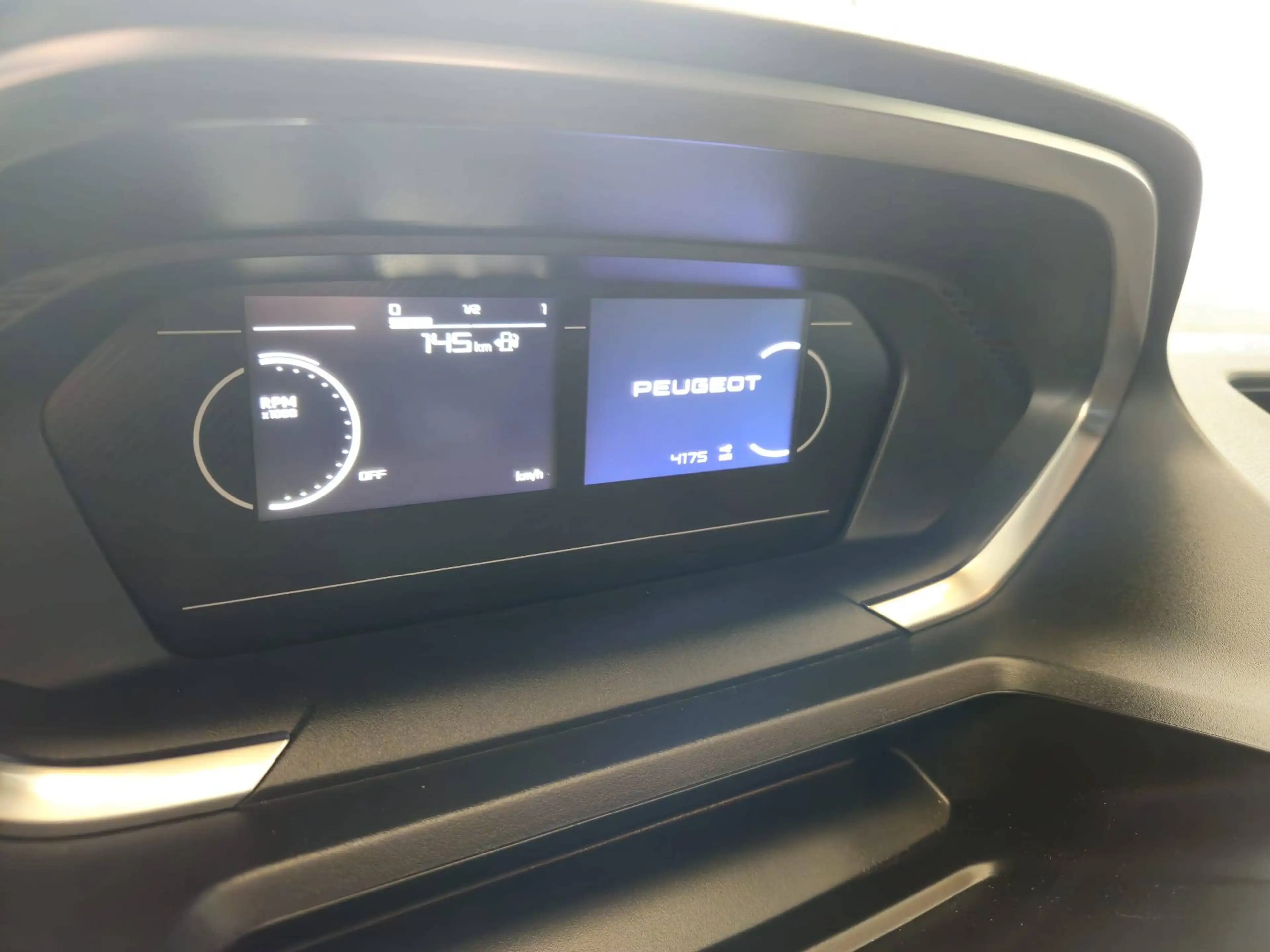 Peugeot Partner 1.2 Turbo benzine 110 PK — photo 12
