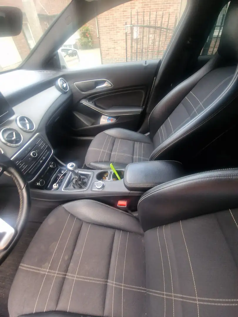 Mercedes-Benz CLA 180 CLA 180 StreetStyle Gris - 2