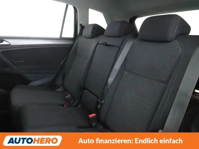 Volkswagen Tiguan Allspace view 14