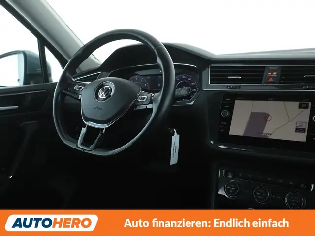 Volkswagen Tiguan Allspace view 13