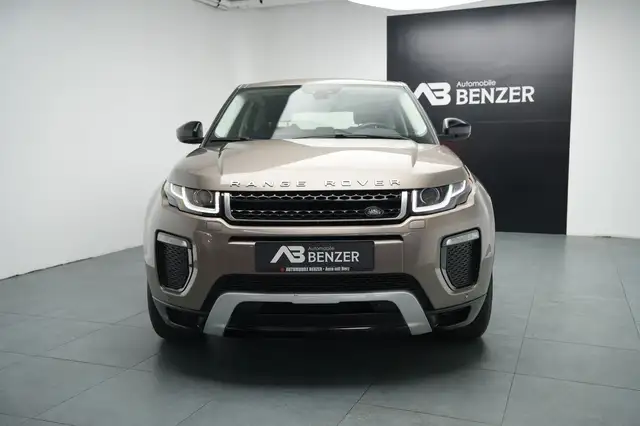 Land Rover Range Rover Evoque view 3