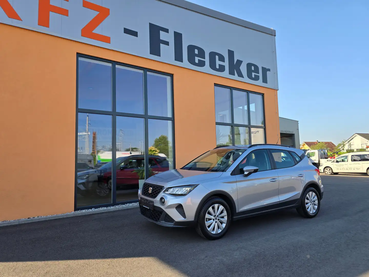 SEAT Arona Style 1.0 ECO TSI Grau - 1