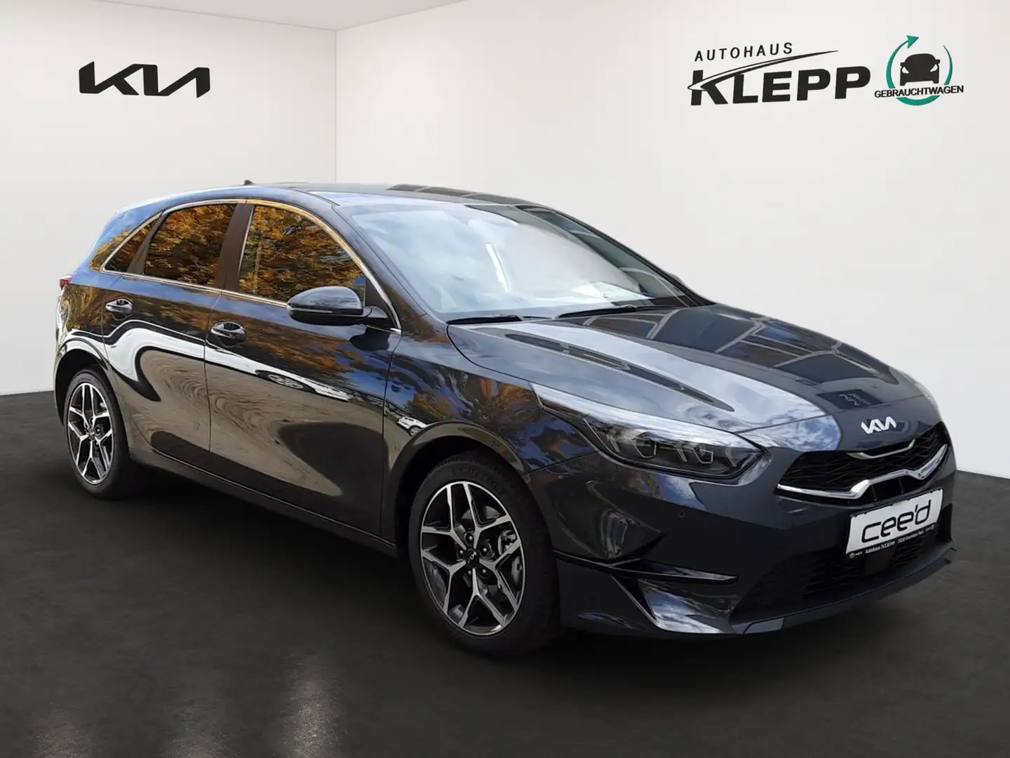 Kia Ceed / cee'd 1.5 T-GDI 48V 140 PS DCT Ultimate Edition Grau - 2