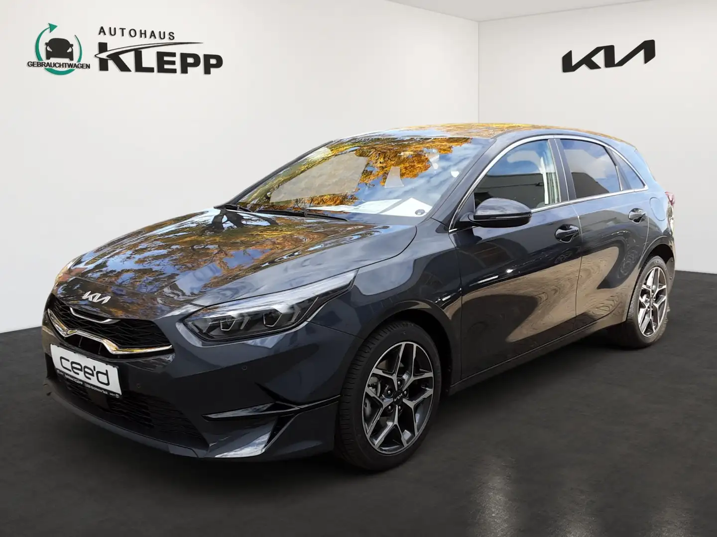 Kia Ceed / cee'd 1.5 T-GDI 48V 140 PS DCT Ultimate Edition Grau - 1