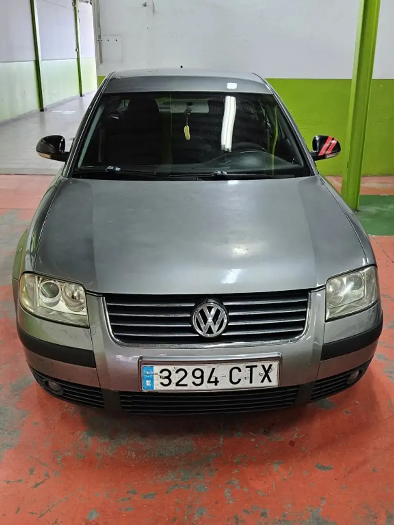Volkswagen Passat 1.9TDI Advance Gris - 1