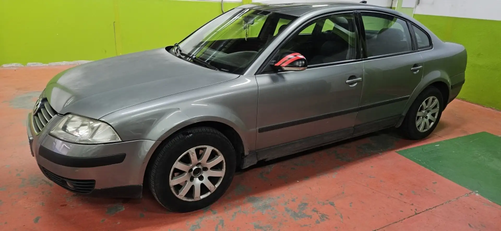 Volkswagen Passat 1.9TDI Advance Gris - 2