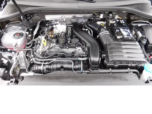 Volkswagen Tiguan Allspace view 14