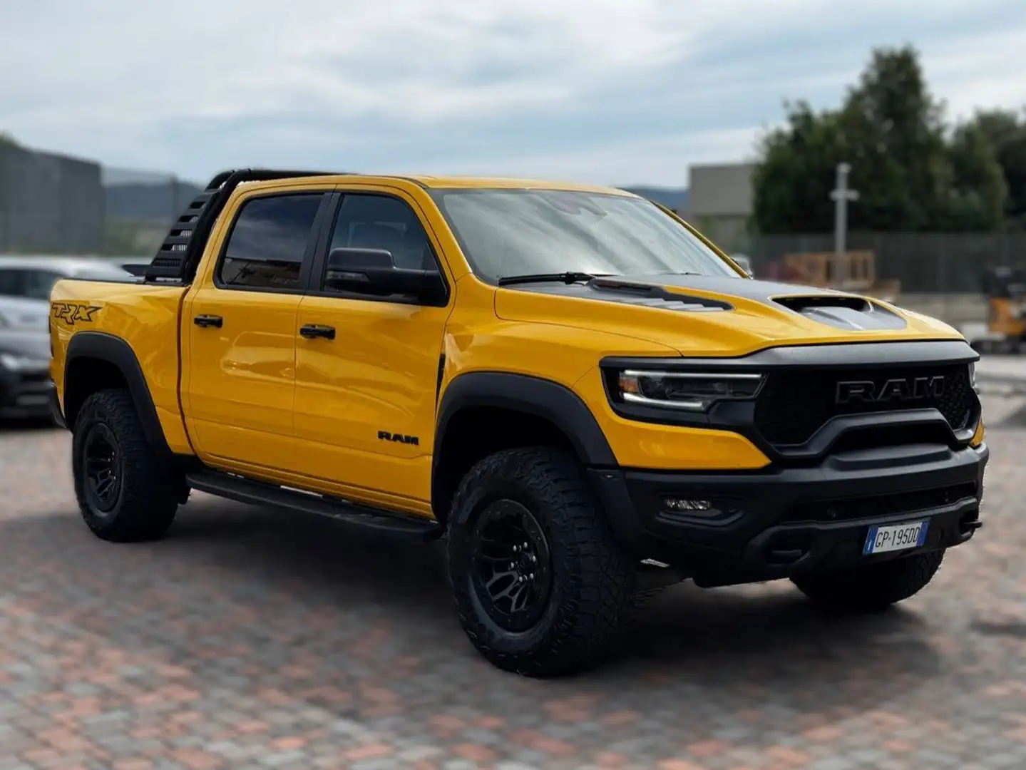 Dodge RAM 1500 6.2 V8 Crew Cab TRX 702cv at8 GPL Gelb - 1