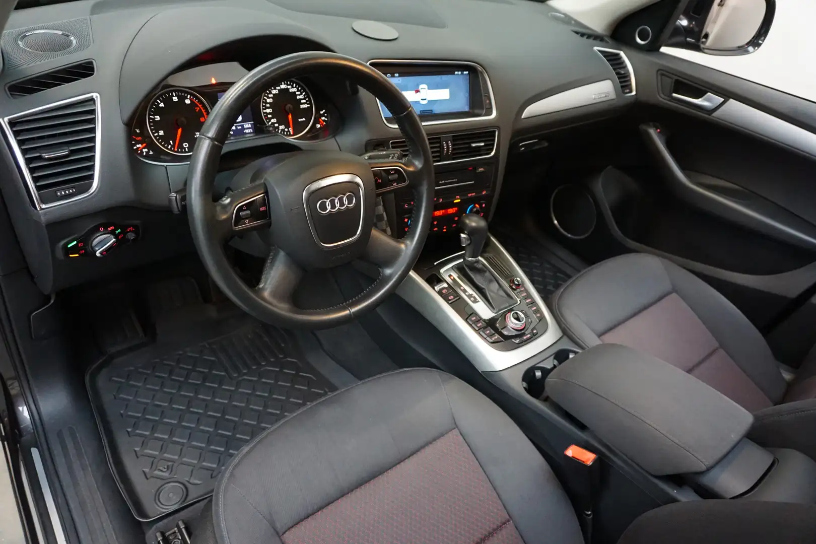 Audi Q5 3.2 FSI quattro Pro Line 270 PK! NL AUTO! PANO B&O Grijs - 2