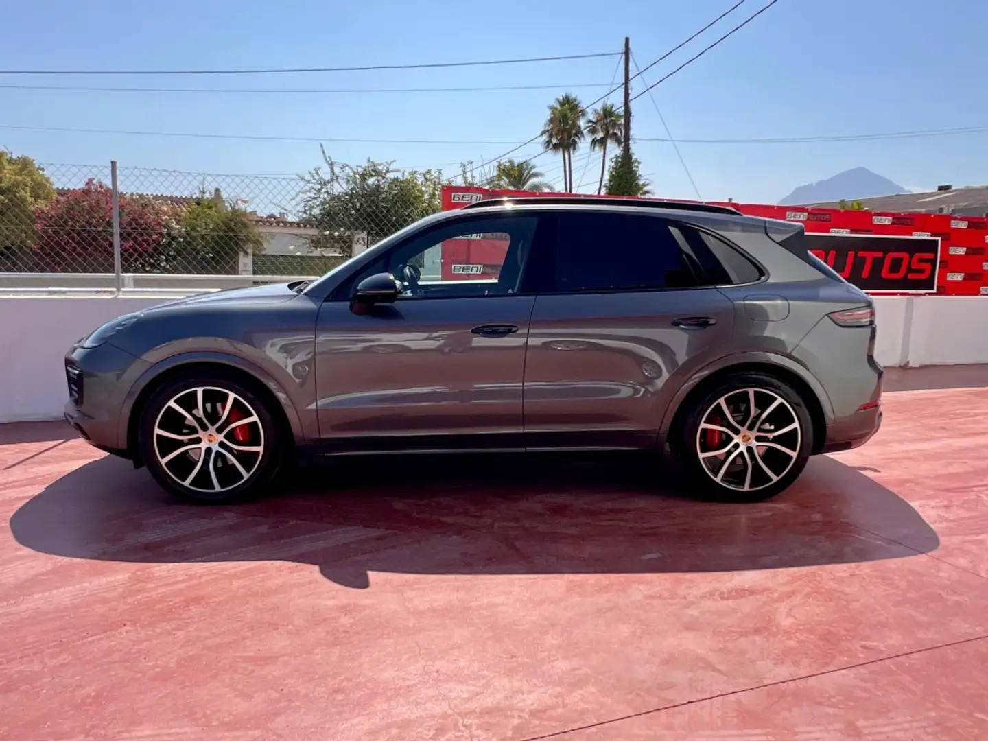 Porsche Cayenne E-Hybrid Aut. Grigio - 2