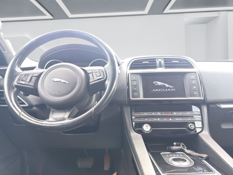 Jaguar F-Pace F-PACE Prestige AWD AUTOMATIK*LEDER*EURO6 — photo 15