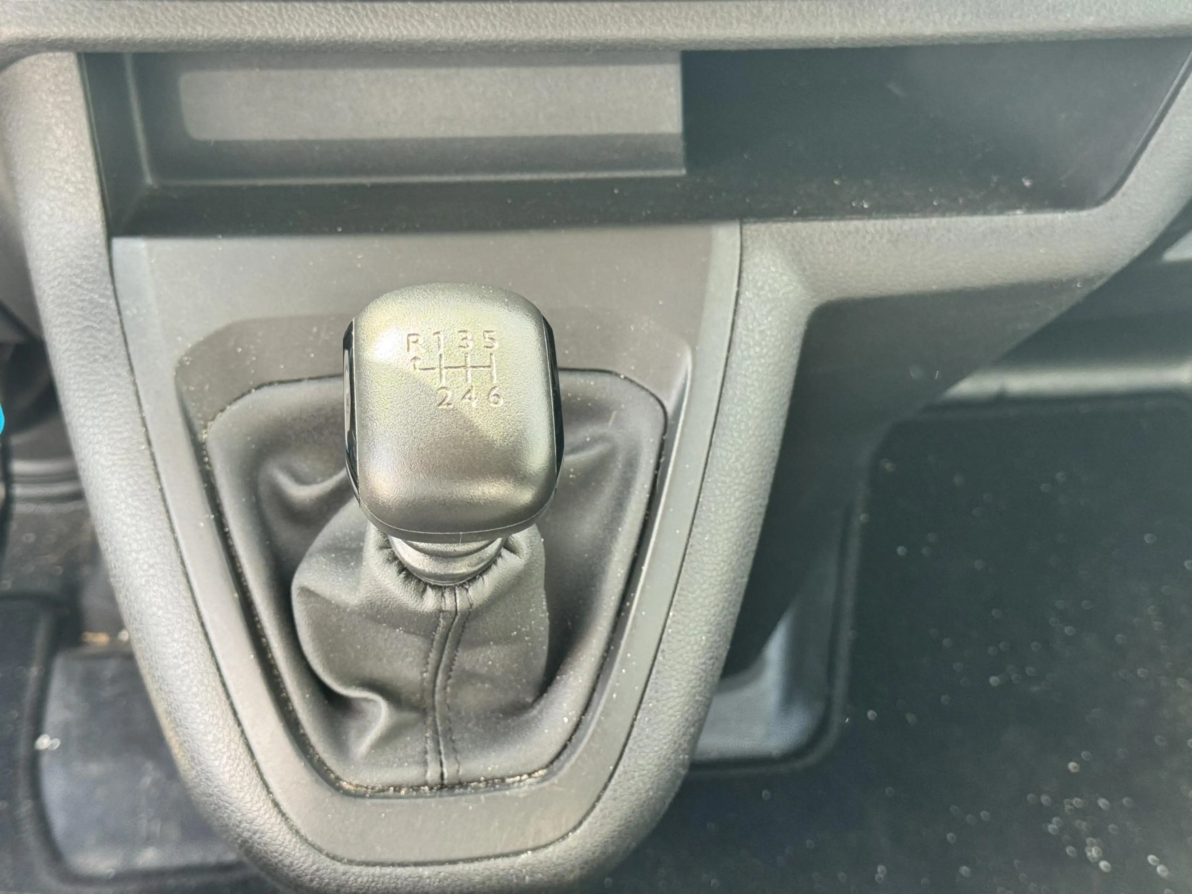 Peugeot Expert 2.0 BlueHDi 145 L2 — photo 10