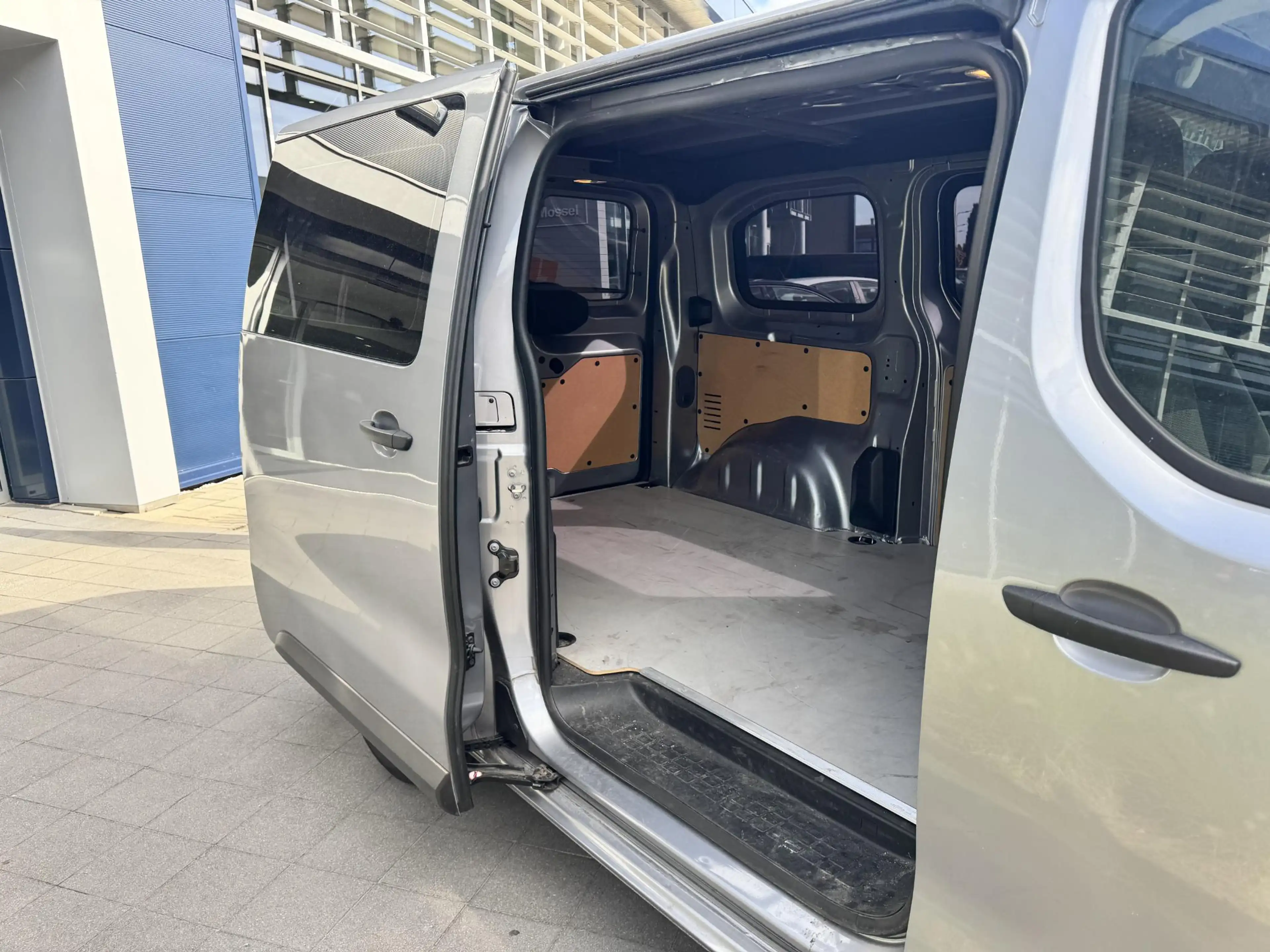 Peugeot Expert 2.0 BlueHDi 145 L2 — photo 15