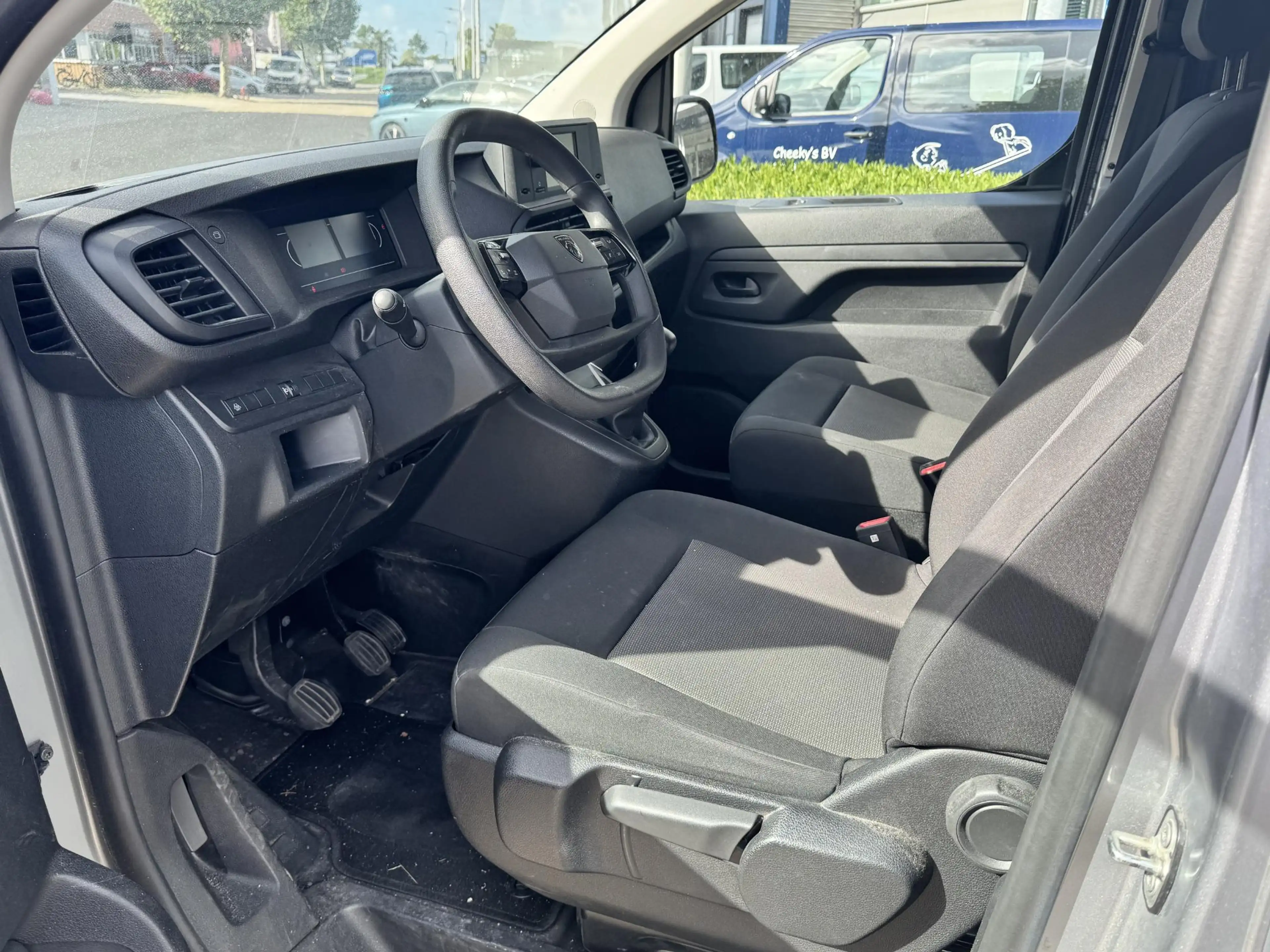 Peugeot Expert 2.0 BlueHDi 145 L2 — photo 9