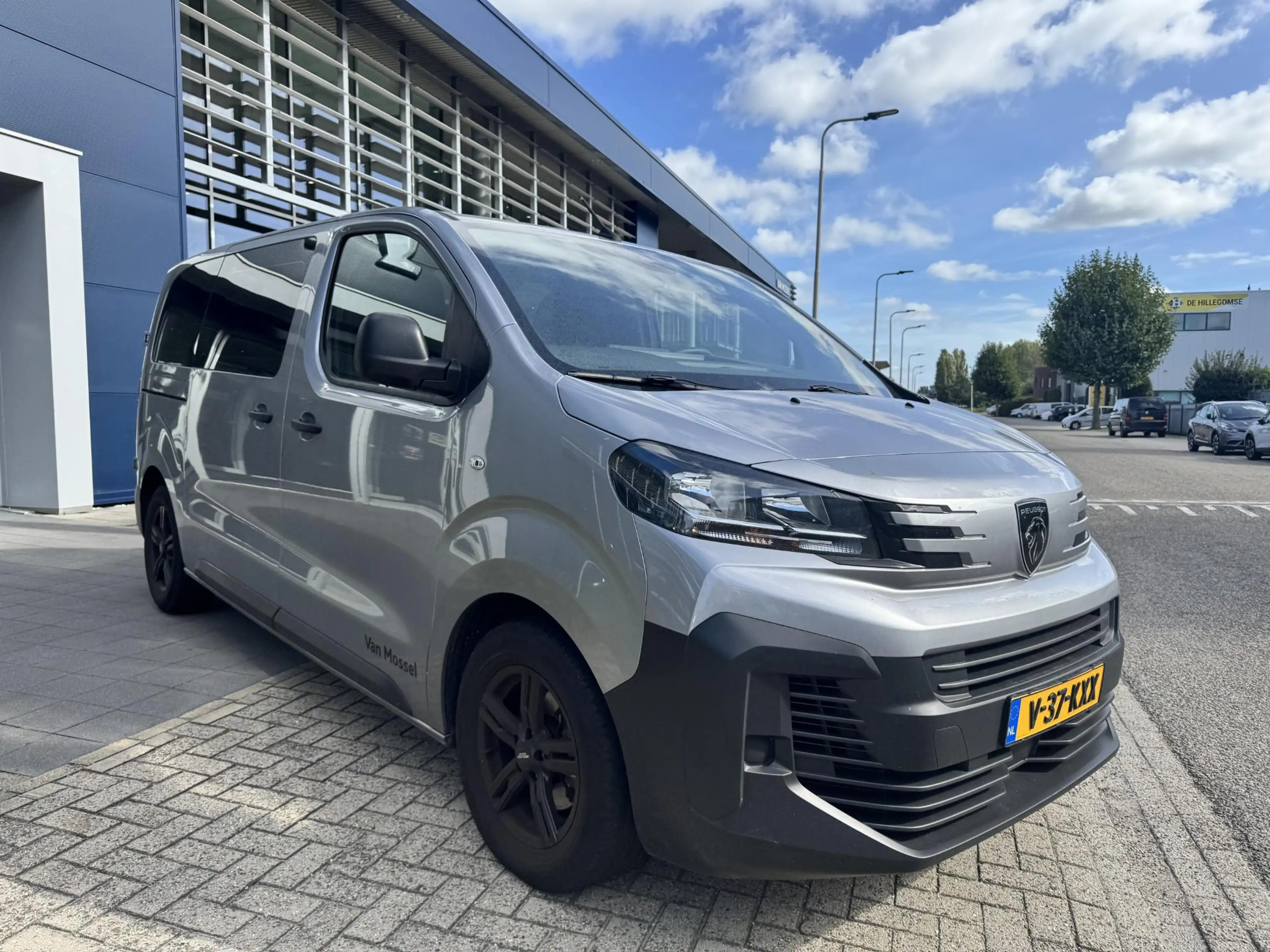 Peugeot Expert 2.0 BlueHDi 145 L2 — photo 3