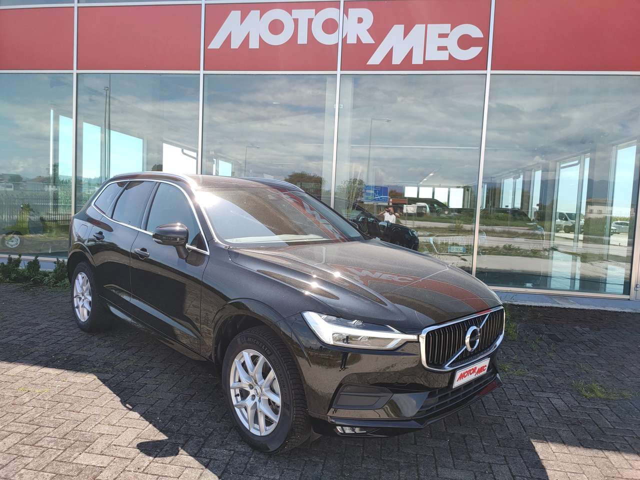 Volvo XC60 XC60 2.0D B4 Momentum Pro AWD Auto. IVA deducibile