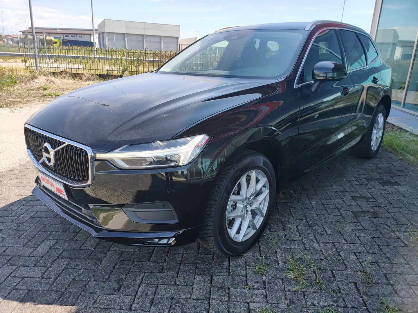 Volvo XC60 XC60 2.0D B4 Momentum Pro AWD Auto. IVA deducibile Nero - 2