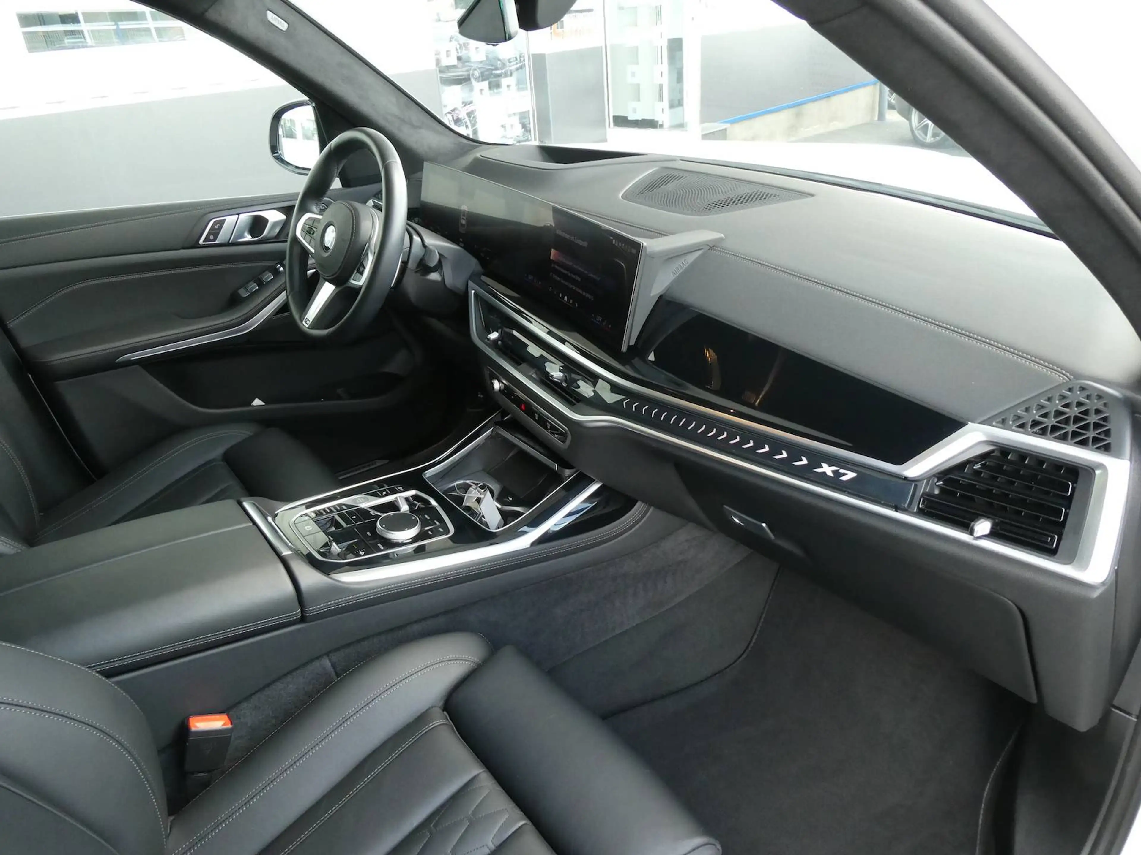 BMW X7 xDrive 40 i M Sport Pro — photo 12