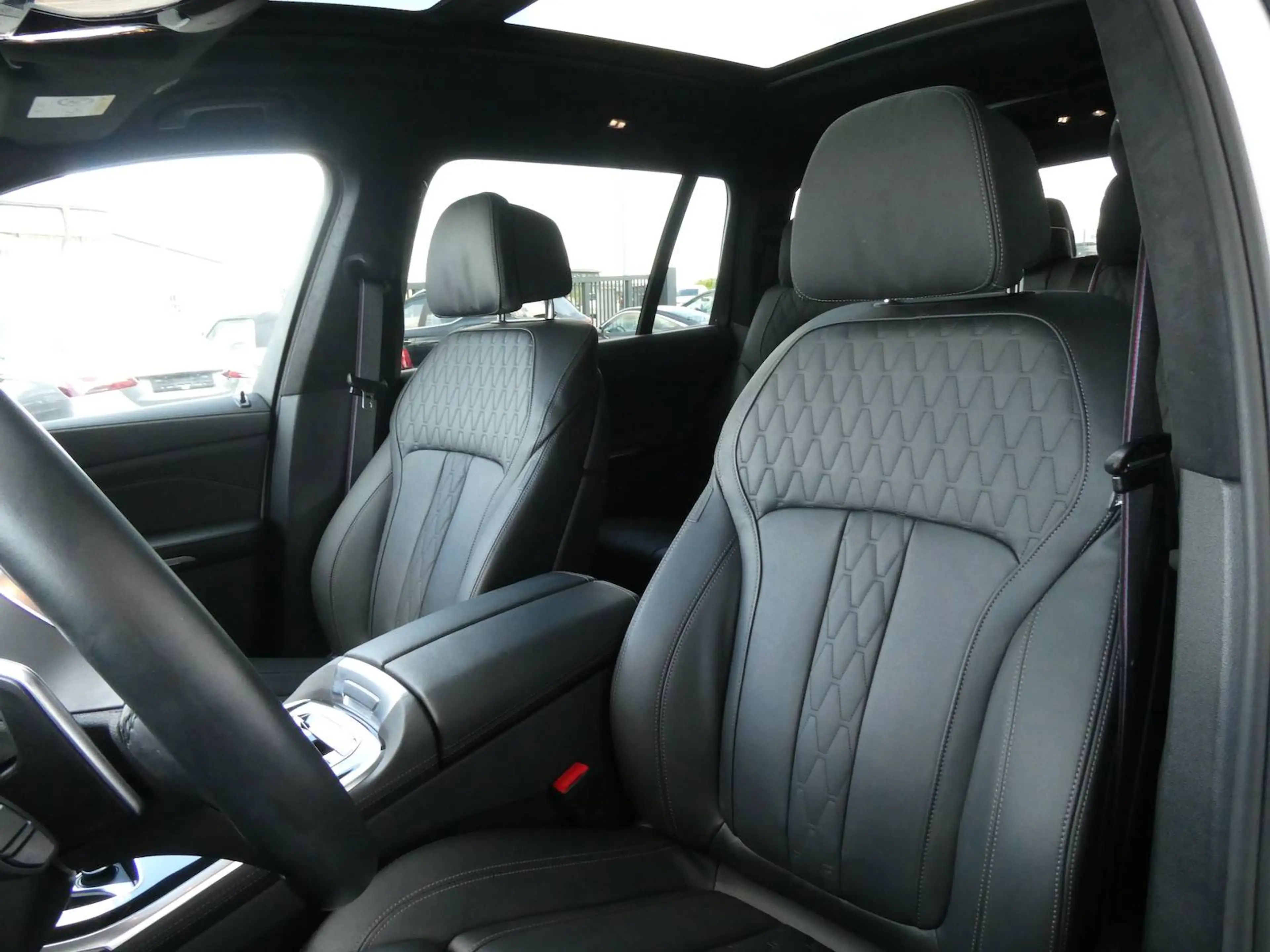 BMW X7 xDrive 40 i M Sport Pro — photo 10