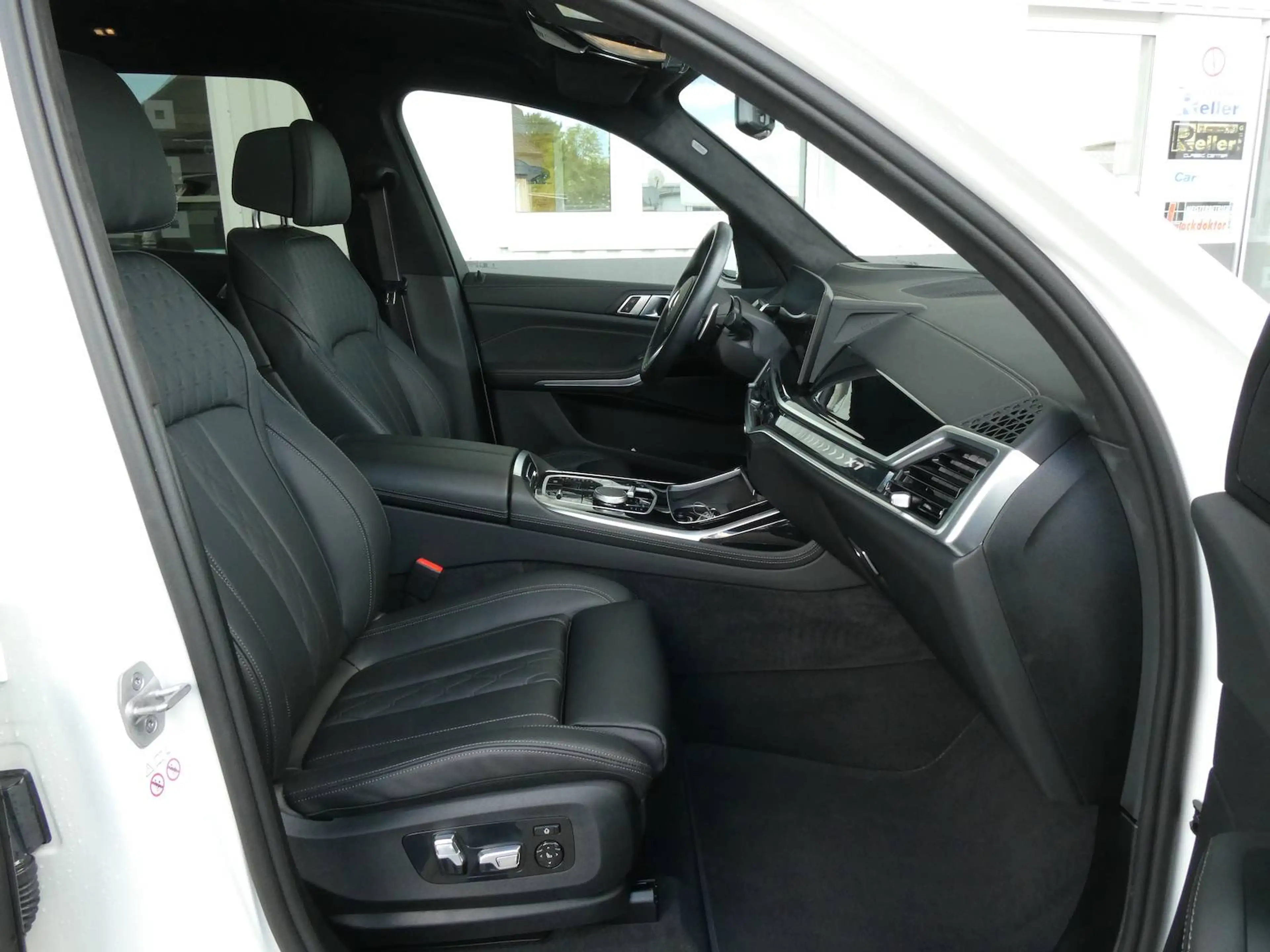 BMW X7 xDrive 40 i M Sport Pro — photo 13