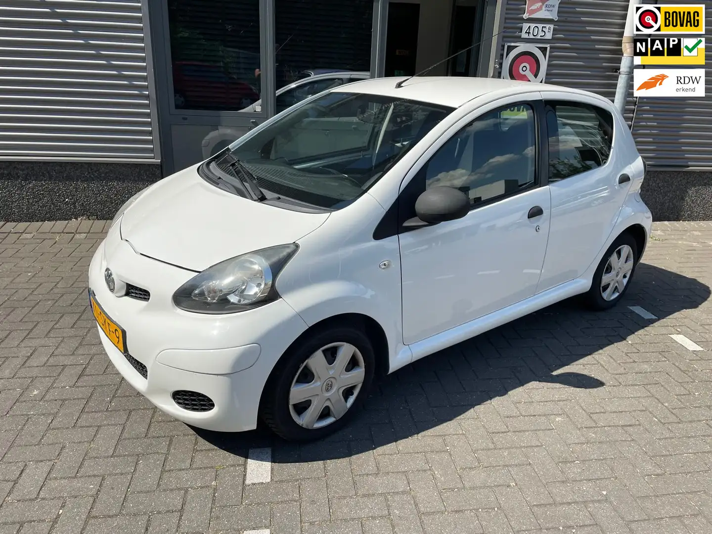 Toyota Aygo 1.0-12V Now Blanc - 1